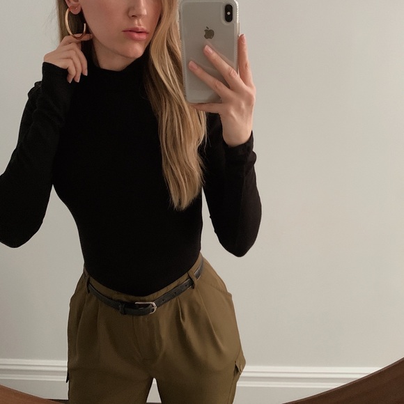 Varick Hoops | 18k Gold Filled - Picture 4 of 5